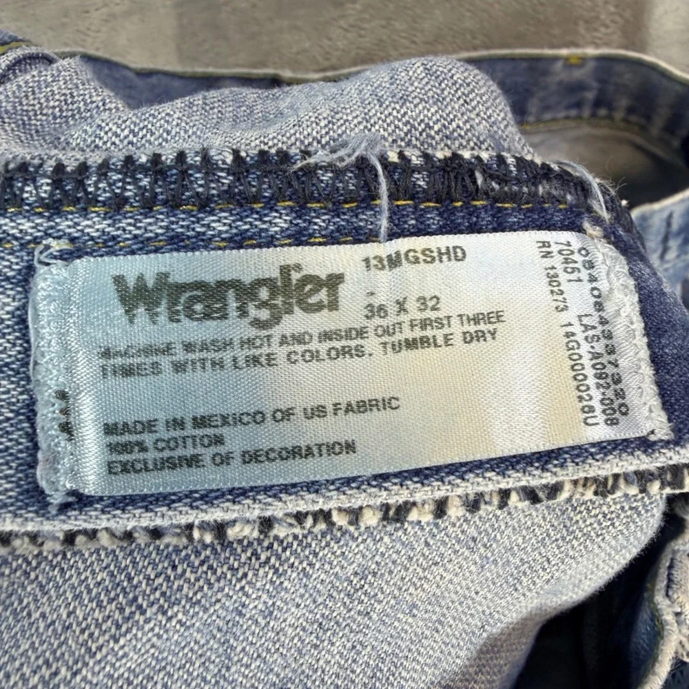Wrangler George Strait Cowboy Cut Jeans Mens Size 36x32 Blue Light Wash Denim